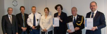 uitreiking certificaat Keurmerk Veilig Ondernemen voor bedrijventerrein Winkelerzand in Niedorp